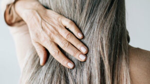 Does not let the hair to turn Grey